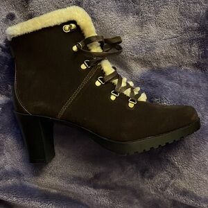 Dark brown suede SZ 8 waterproof Sporto ankle boots